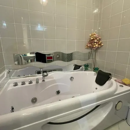 Sea View 2-br W Ac Pool Terrace Parking - Benakey *