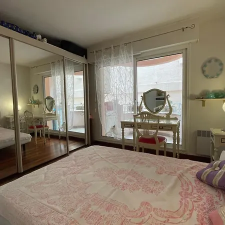 Sea View 2-br W Ac Pool Terrace Parking - Benakey *